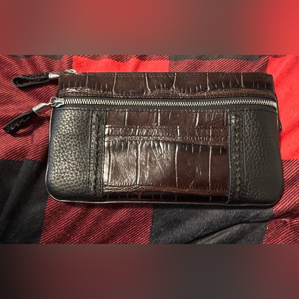EUC Brighton Croc-Embossed convertible Wallet/crossbody. Missing original strap.